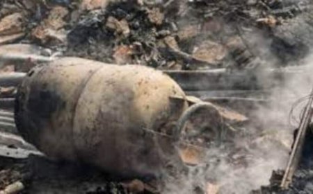 लखनऊ के नवाजपुर गांव में अवैध गैस रिफिलिंग का भंडाफोड़, सिलेंडर में आग लगने से गंभीर रूप से झुलसा युवक