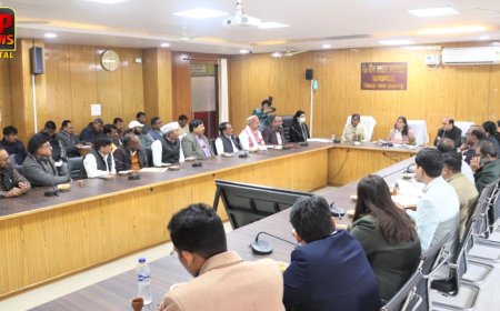 प्रतापगढ़ में SIR अभियान पर मंथन: मंडलायुक्त प्रयागराज ने राजनीतिक दलों के साथ की समीक्षा बैठक