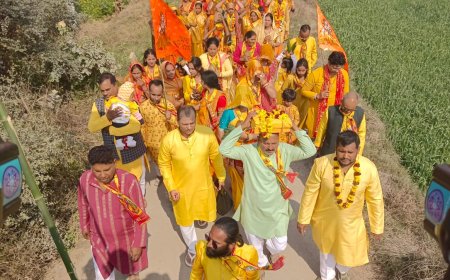 अमेठी के रायदेपुर में भव्य कलश यात्रा, राम नाम के जयकारों से गूंजा गांव, आज से श्रीमद्भागवत कथा का शुभारंभ