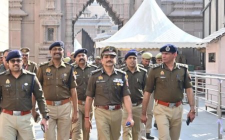 काशी विश्वनाथ मंदिर के गेट पर हाथ जोड़कर श्रद्धालुओं का स्वागत करेगी यूपी पुलिस, जानिए वजह