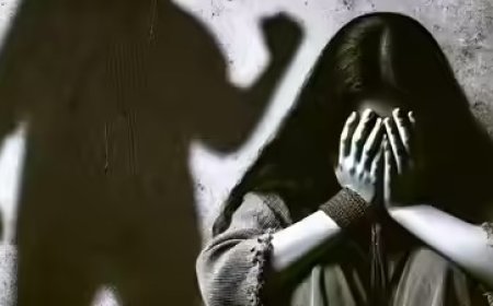 सीट दिलाने के बहाने चलती ट्रेन में TTE ने किया रेप… सेना भर्ती की तैयारी कर रही युवती ने सुनाई आपबीती