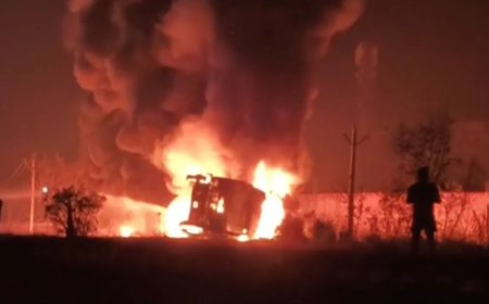 चलती सड़क पर बना आग का गोला… कौशांबी में NH-2 पर पलटा तेल टैंकर, 10KM लंबा जाम… घंटों फंसे लोग