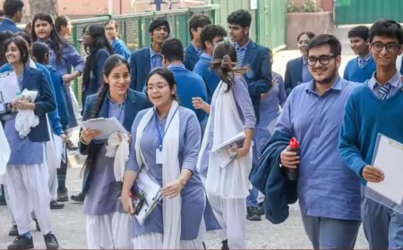 यूपी बोर्ड की बड़ी राहत, देरी से आने और एडमिट कार्ड भूलने पर भी दे सकेंगे परीक्षा