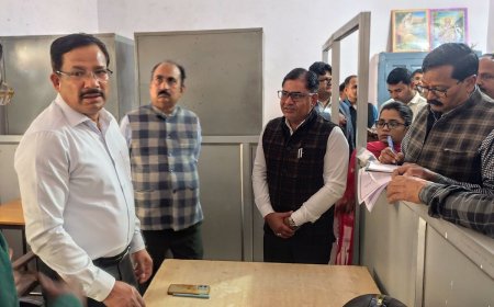 कोंच ब्लॉक निरीक्षण में खुली बड़ी लापरवाही की पोल, डीएम राजेश कुमार पांडेय सख्त… सुधार के दिए कड़े निर्देश