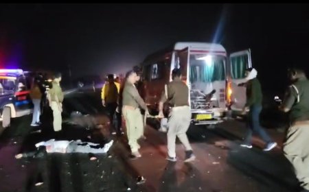 फतेहपुर में दर्दनाक सड़क हादसा, दो बाइकों की टक्कर के बाद ट्रक ने कुचला, चार युवकों की मौत