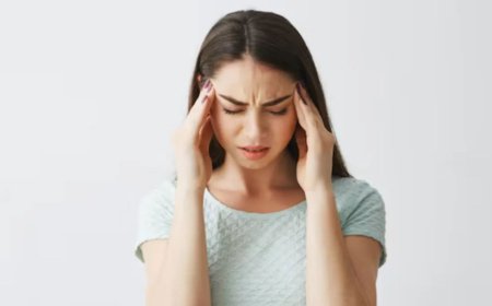 सिरदर्द से राहत दिला सकता है भ्रामरी प्राणायाम, जानिए कारण और आसान घरेलू उपाय
