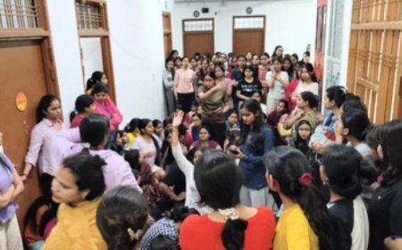 LU गंगा हॉस्टल में फिर बिगड़ी छात्रा की तबीयत, मौके पर पहुंचे कुलपति… मेस खाने पर भड़कीं छात्राएं