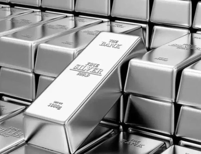 चांदी फिर हुई सस्ती… मुनाफावसूली में 6 फीसदी गिरावट, निवेशकों में हलचल