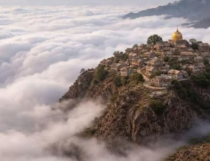 दुनिया का अनोखा गांव जहां कभी नहीं बरसते बादल… 3200 मीटर ऊंचाई पर सूखा, जानिए फिर भी लहलहाती खेती का रहस्य