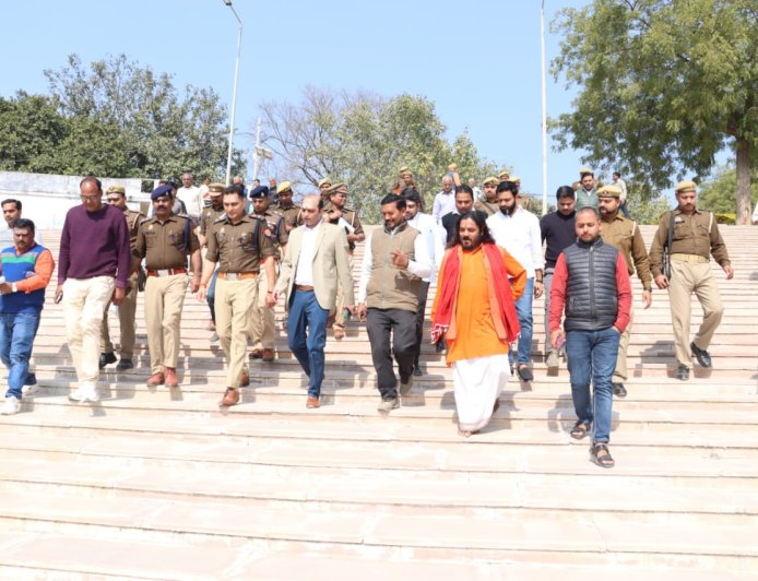 महाशिवरात्रि से पहले प्रशासन अलर्ट, डीएम-एसपी ने बाबा बेलखरनाथ धाम का किया निरीक्षण