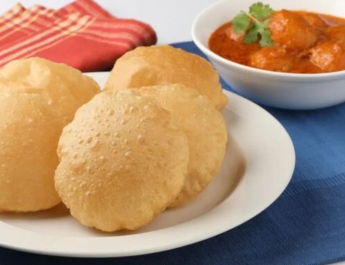 फूली-फूली और सॉफ्ट पूरी बनाने का आसान तरीका, आटा गूंथते समय मिलाएं ये सफेद चीज