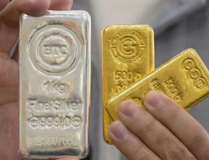 सोना-चांदी में भारी गिरावट, लाइफटाइम हाई से लाखों रुपये तक सस्ती हुई कीमतें