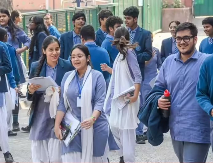 यूपी बोर्ड की बड़ी राहत, देरी से आने और एडमिट कार्ड भूलने पर भी दे सकेंगे परीक्षा