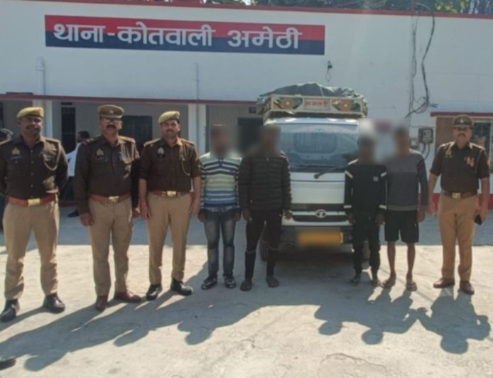 अमेठी में नलकूप इंजन चोरी का खुलासा, मैजिक पिकअप से दो इंजन बरामद, चार आरोपी गिरफ्तार