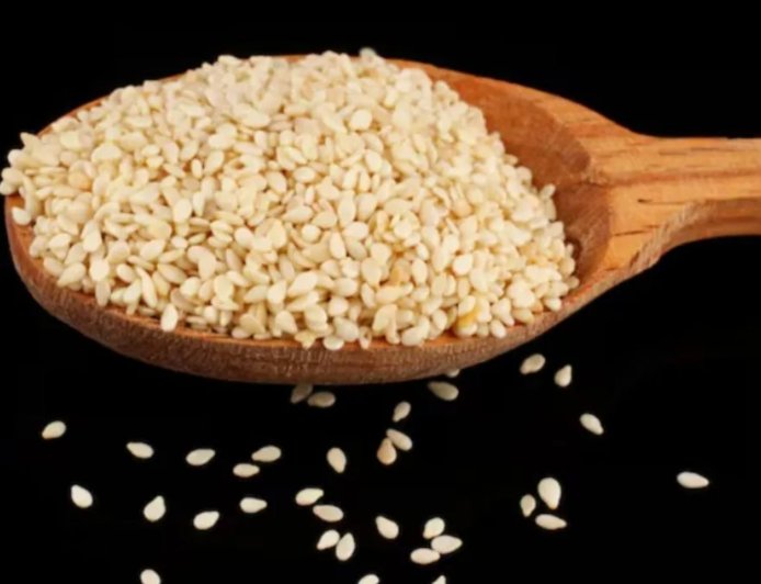 सुबह खाली पेट सफेद तिल खाने से मिलते हैं चमत्कारी फायदे, हड्डियां और दिल दोनों रहेंगे मजबूत