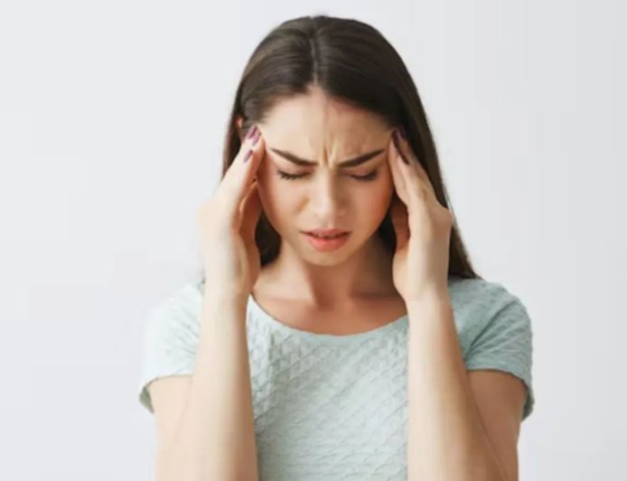 सिरदर्द से राहत दिला सकता है भ्रामरी प्राणायाम, जानिए कारण और आसान घरेलू उपाय