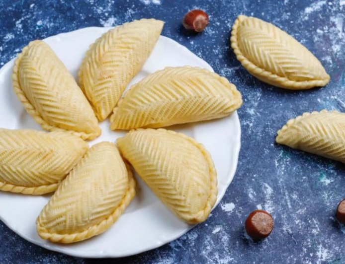 बिना सांचे के भी बनेंगी परफेक्ट गुजिया: होली पर अपनाएं ये आसान तरीका