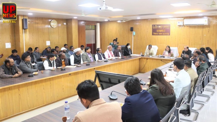 प्रतापगढ़ में SIR अभियान पर मंथन: मंडलायुक्त प्रयागराज ने राजनीतिक दलों के साथ की समीक्षा बैठक