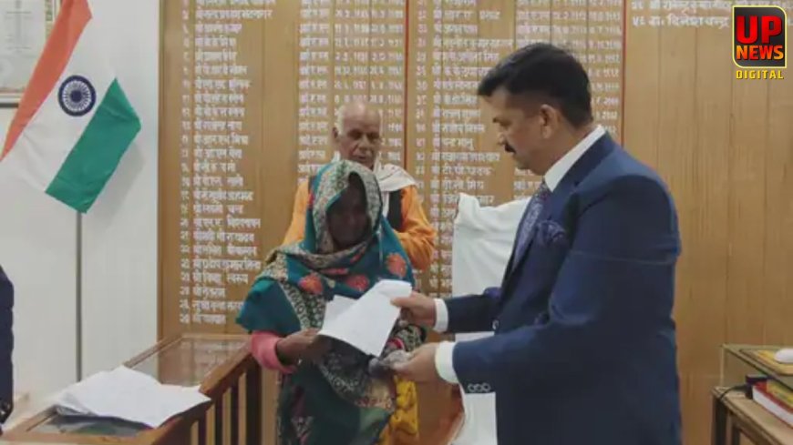 जौनपुर में डीएम की त्वरित कार्रवाई: 82 वर्षीय वृद्धा को एक घंटे में मिली खतौनी, कंबल और जूते भी दिए