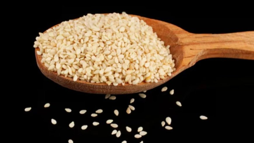 सुबह खाली पेट सफेद तिल खाने से मिलते हैं चमत्कारी फायदे, हड्डियां और दिल दोनों रहेंगे मजबूत