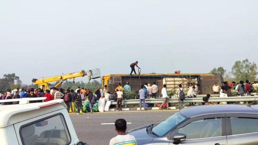 लखनऊ में दर्दनाक हादसा… पूर्वांचल एक्सप्रेसवे पर पलटी डबल डेकर बस, बिहार जा रहे 5 यात्रियों की मौत से मचा हड़कंप