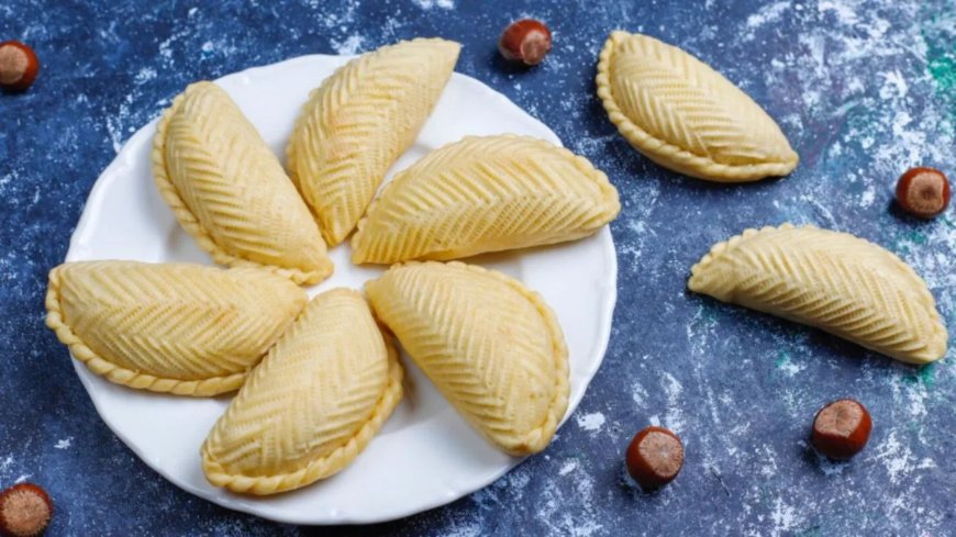 बिना सांचे के भी बनेंगी परफेक्ट गुजिया: होली पर अपनाएं ये आसान तरीका