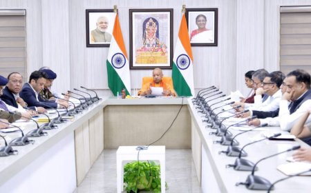 त्योहारों से पहले लखनऊ में कानून-व्यवस्था की समीक्षा, उपद्रवियों पर सख्ती के निर्देश