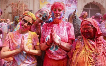 रंगों से पहले करें भगवान की पूजा, होली पर मिलेगा सुख-समृद्धि का आशीर्वाद