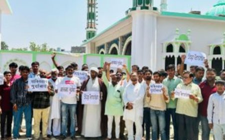 जुमे की नमाज के बाद भनौली गांव में विरोध प्रदर्शन, अमेरिका-इजराइल के खिलाफ लगे नारे