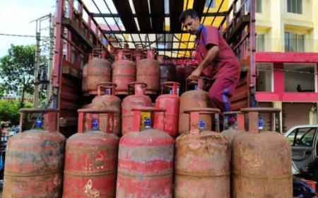 LPG सप्लाई संकट पर सरकार सतर्क, समीक्षा के लिए तीन सदस्यीय समिति का गठन