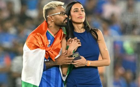 टी20 वर्ल्ड कप जीत के जश्न में तिरंगे के अपमान का आरोप, हार्दिक पांड्या के खिलाफ पुणे में शिकायत दर्ज