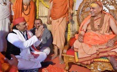शंकराचार्य से आशीर्वाद लेने पहुंचे अखिलेश यादव, मुलाकात के बाद बोले- खत्म होने वाला है नकली संतों का दौर