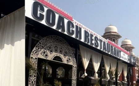 लखनऊ के चारबाग में रेल कोच रेस्टोरेंट पर गैस संकट, कोयले की भट्ठी पर चल रहा काम