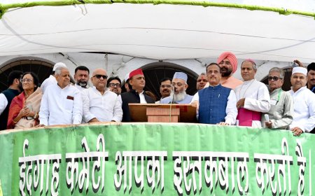 लखनऊ के ऐशबाग ईदगाह में उमड़ी भारी भीड़, 50 हजार से अधिक लोगों ने अदा की नमाज