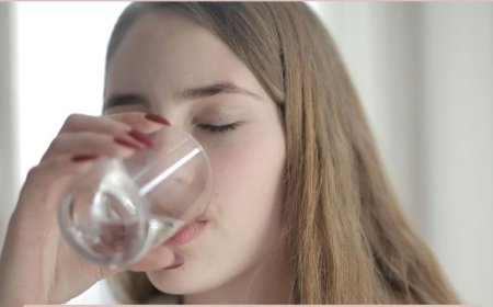 कम पानी पीना पड़ सकता है भारी… शरीर में दिखते हैं ये संकेत, तुरंत हो जाएं सावधान