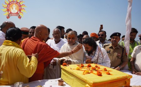 राम मंदिर परिसर में सूर्य मंदिर के शिखर पर ध्वजारोहण, राम नवमी से पहले बढ़ी भव्यता