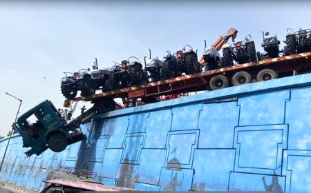 मथुरा में टला बड़ा हादसा, फ्लाईओवर से लटका कंटेनर