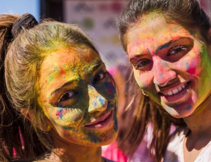 होली के बाद ऐसे हटाएं जिद्दी रंग, दादी-नानी के आसान घरेलू नुस्खे आएंगे काम