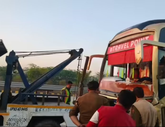 यमुना एक्सप्रेस-वे पर भीषण सड़क हादसा, 6 की मौके पर मौत, 6 घायल