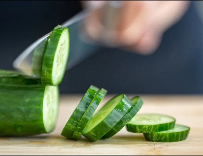 खीरा काटने की आसान ट्रिक, बिना रगड़े दूर होगी कड़वाहट और बना रहेगा स्वाद