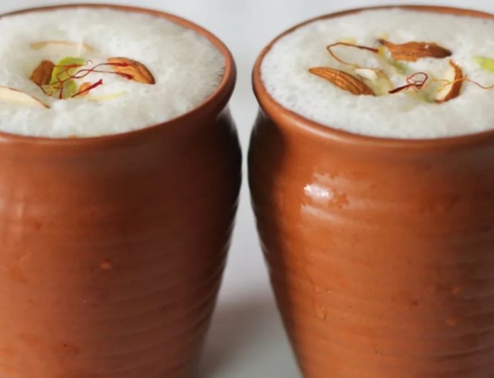 बिना चीनी के भी बन सकती है स्वादिष्ट लस्सी, जानिए हेल्दी मलाईदार लस्सी बनाने का आसान तरीका