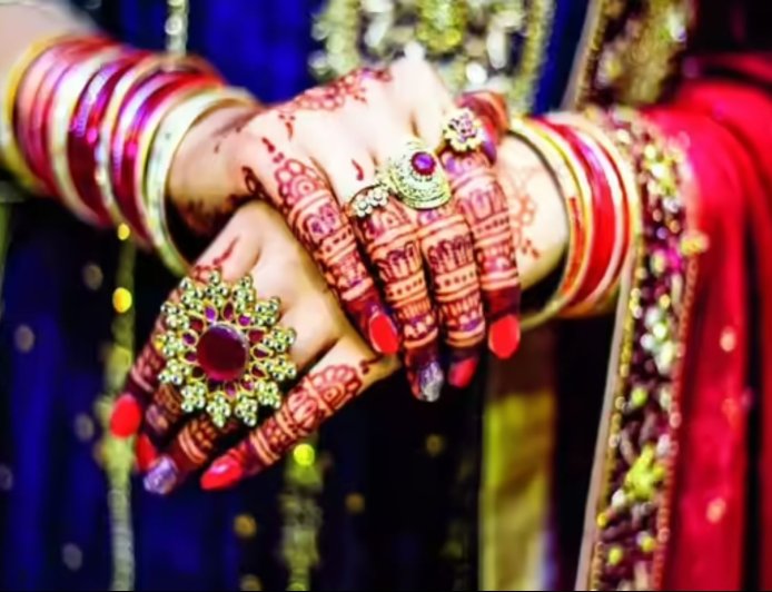 पहली पत्नी रहते की दूसरी शादी, 10 साल की जांच के बाद सेक्शन ऑफिसर द्वारिका प्रसाद बर्खास्त