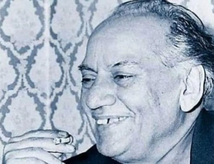 इश्क़ और इंक़लाब के शायर फ़ैज़ अहमद फ़ैज़ की याद में: पढ़िए उनके दिल छू लेने वाले मशहूर शेर