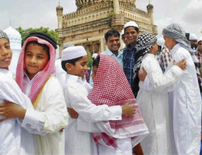 अयोध्या में ईद-उल-फितर सौहार्द और शांति के साथ मनाई गई, कड़ी सुरक्षा के बीच उमड़ी भीड़