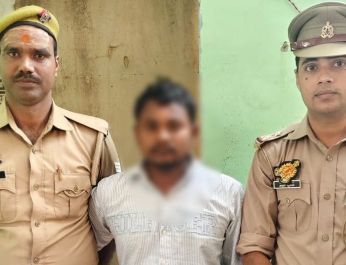 वाराणसी में दिनदहाड़े हत्या का आरोपी गिरफ्तार... कोर्ट में झुकी नजरें, 14 दिन की कस्टडी; परिवार ने उठाई सख्त सजा की मांग