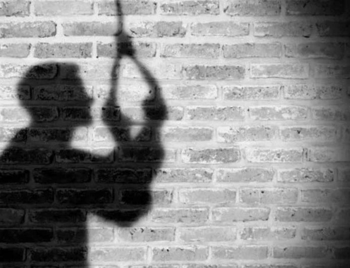 रोते हुए बेटे से की आखिरी बात…फिर फंदे पर झूल गया JE, रामपुर सुसाइड केस ने झकझोरा