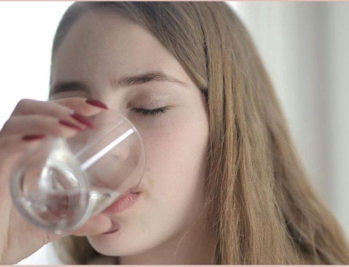 कम पानी पीना पड़ सकता है भारी… शरीर में दिखते हैं ये संकेत, तुरंत हो जाएं सावधान