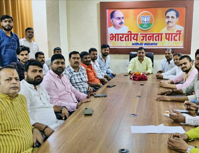 ‘मन की बात’ से जुड़ा अयोध्या, बूथों पर सामूहिक श्रवण से कार्यकर्ताओं को मिली नई प्रेरणा