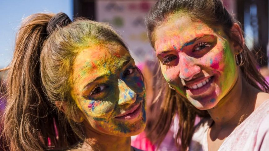 होली के बाद ऐसे हटाएं जिद्दी रंग, दादी-नानी के आसान घरेलू नुस्खे आएंगे काम