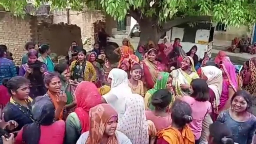 बुंदेलखंड के कुंडौरा गांव की अनोखी होली, जहां महिलाओं की चलती है हुकूमत और पुरुष रहते हैं घरों में कैद